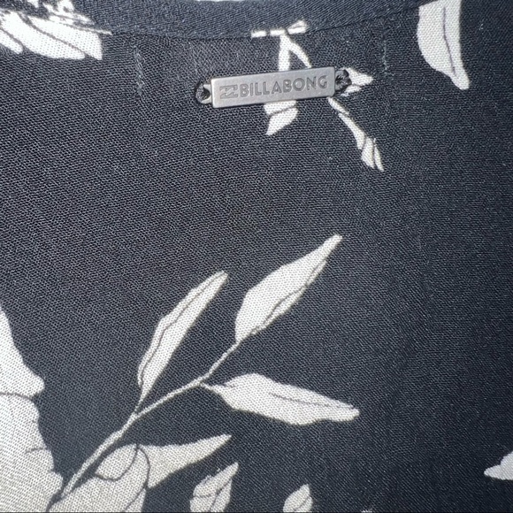 Billabong Oversized Black and White Floral Shirt Size Small - Picture 8 of 8